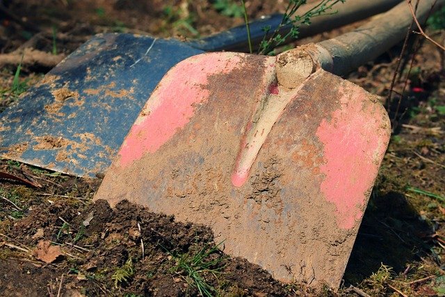 alat penggali kubur